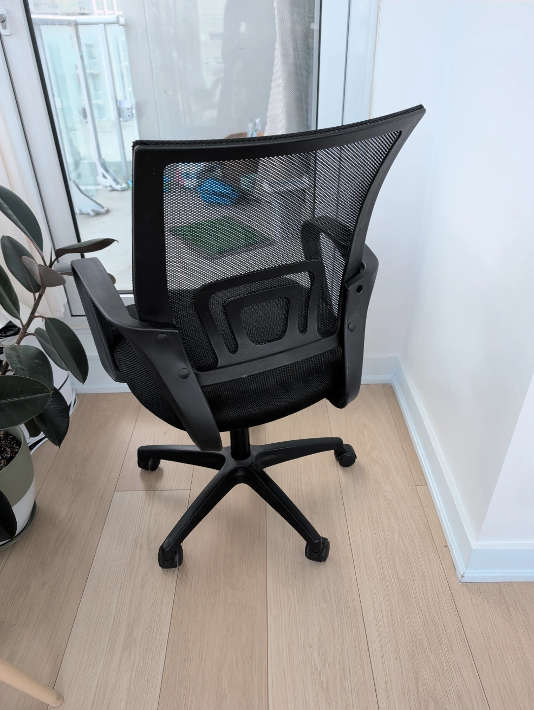 Black Mesh Office Chair - photo 3