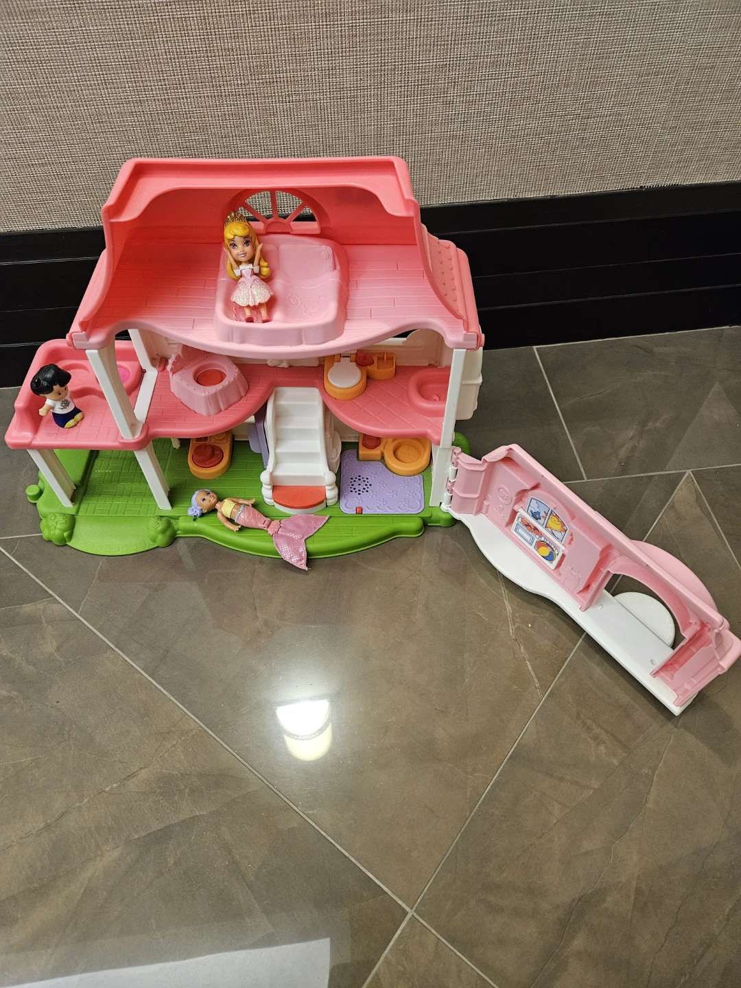 Fisher-Price Little People Dollhouse