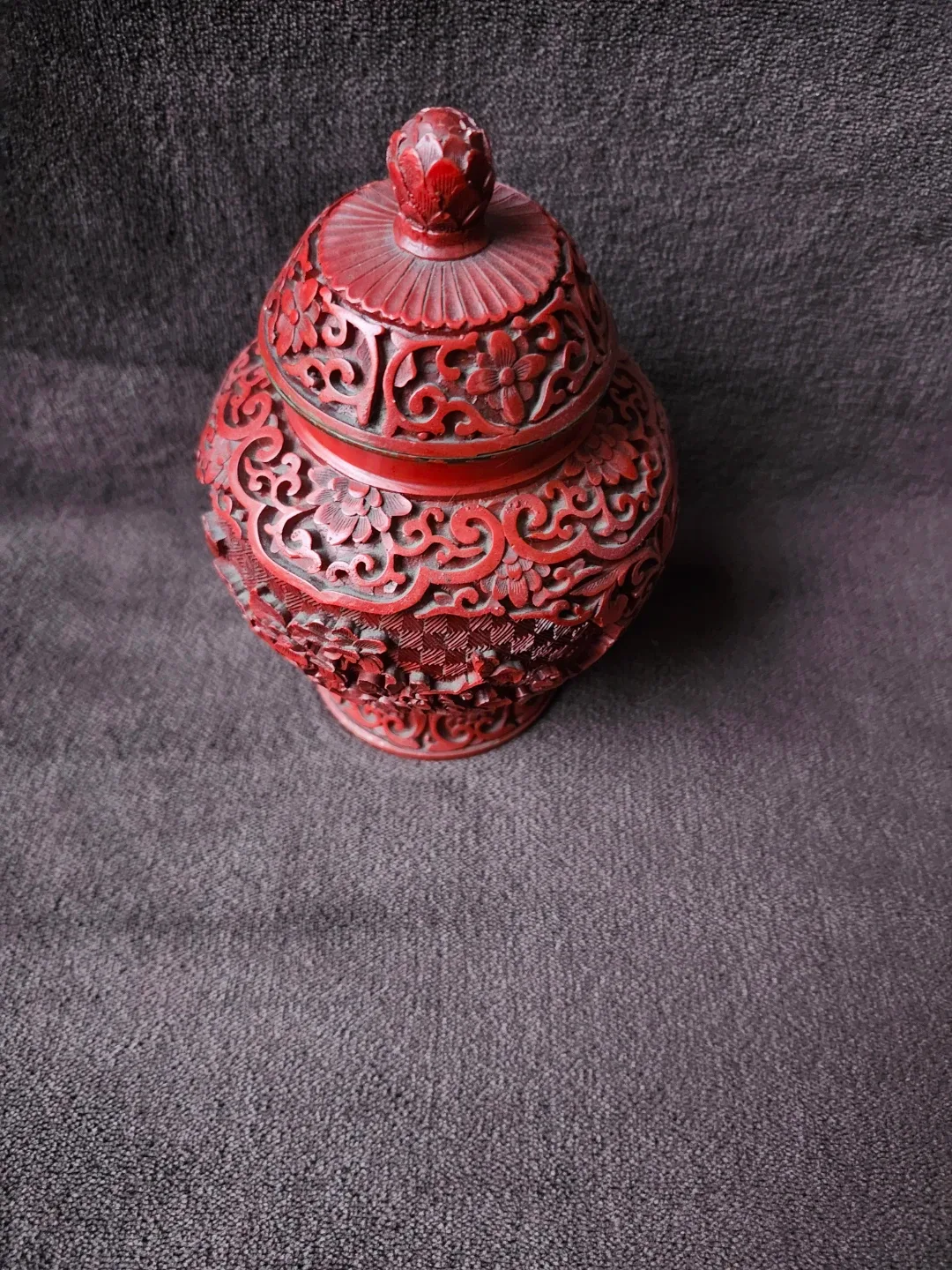 Red Carved Cinnabar Lacquer Vase with Lid image indicator(3)
