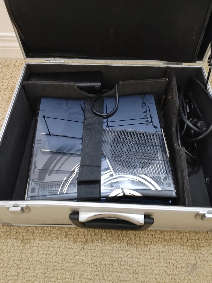 Xbox 360 Halo 4 limited edition console image indicator(2)