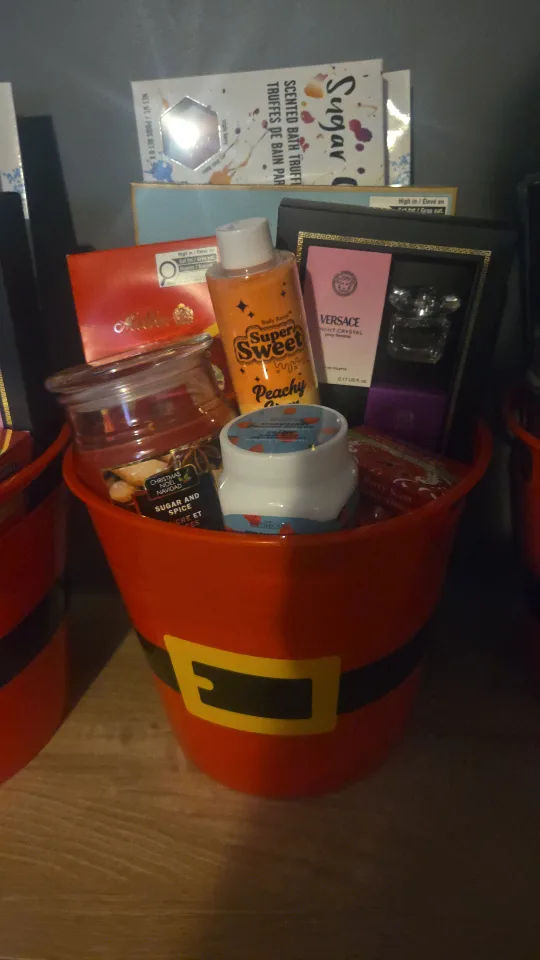 Versace Perfume Gift Baskets image indicator(3)