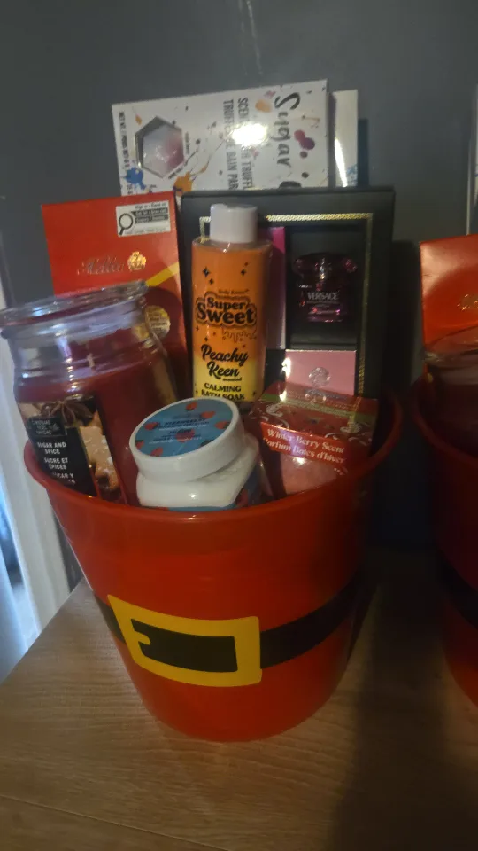 Versace Perfume Gift Baskets image indicator(4)