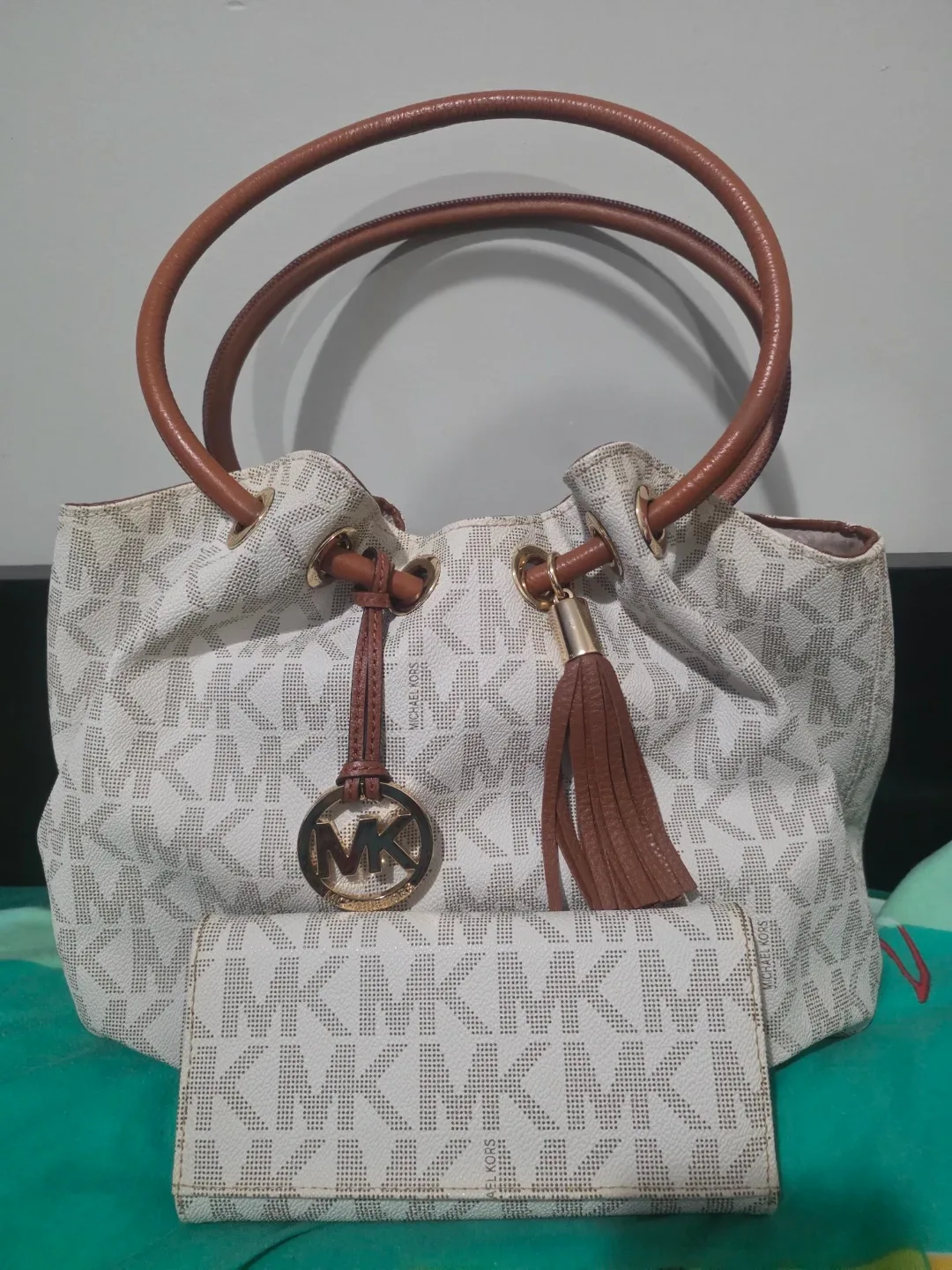 #Cleanout Michael Kors Tote Bag & Wallet