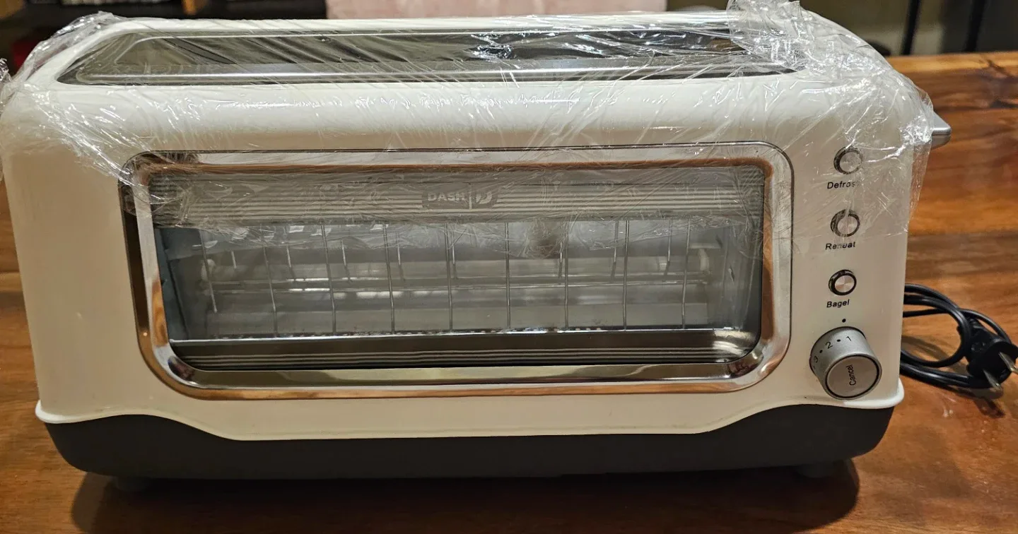DASH Clear View Toaster - New in Wrap!