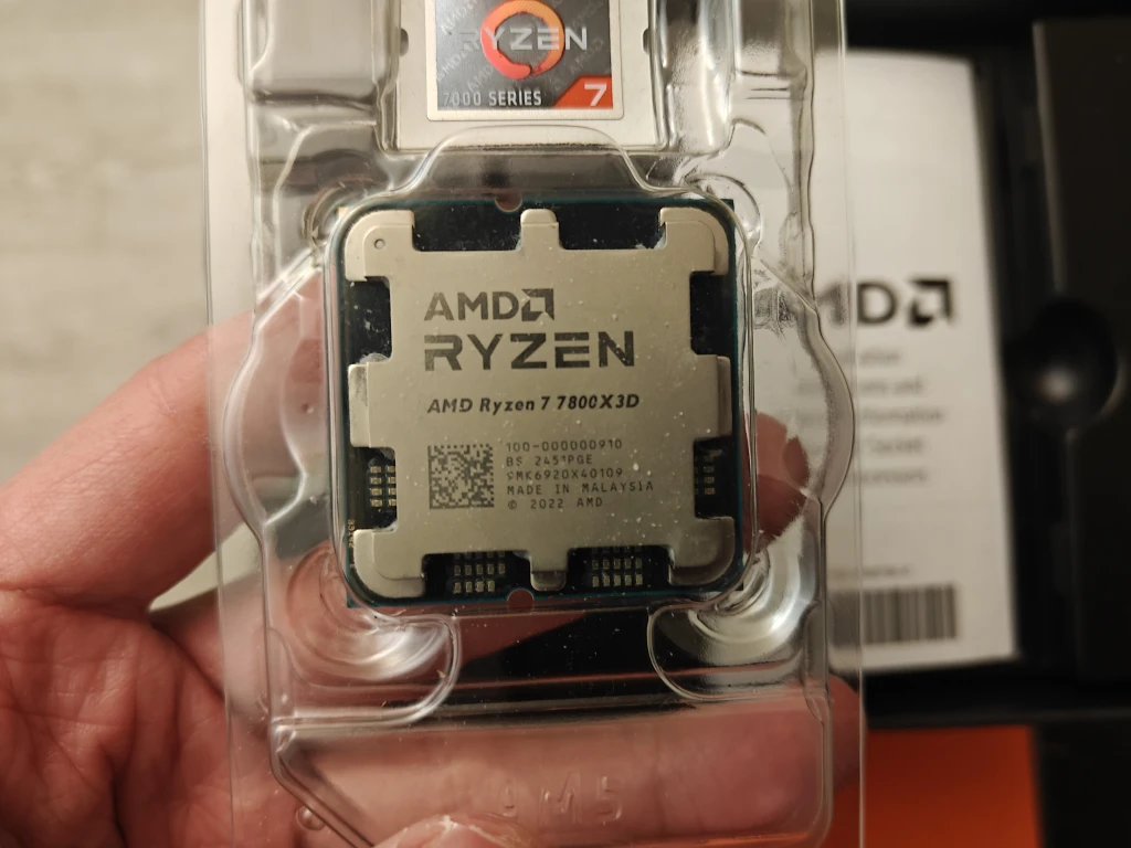 AMD Ryzen 7 7800X3D Processor - photo 2