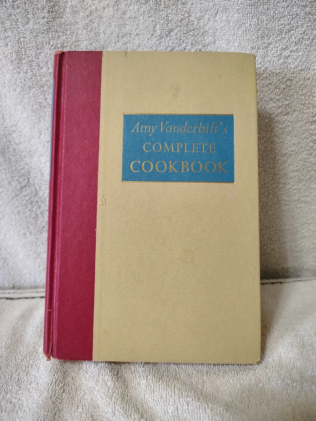 Amy Vanderbilt's Complete Cookbook image indicator(2)