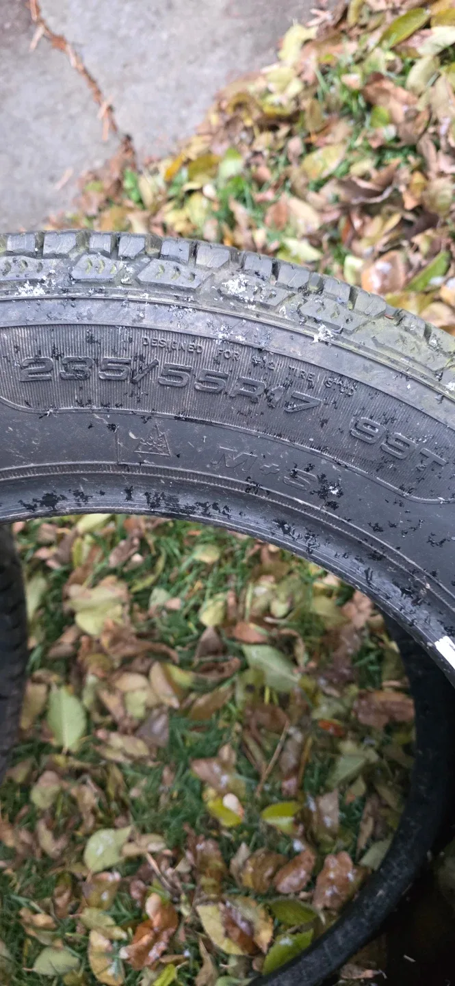 Goodyear Winter Tires - 215/55R17 image indicator(2)