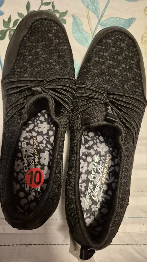 Skechers Classic Fit Women's Shoes - Size 10