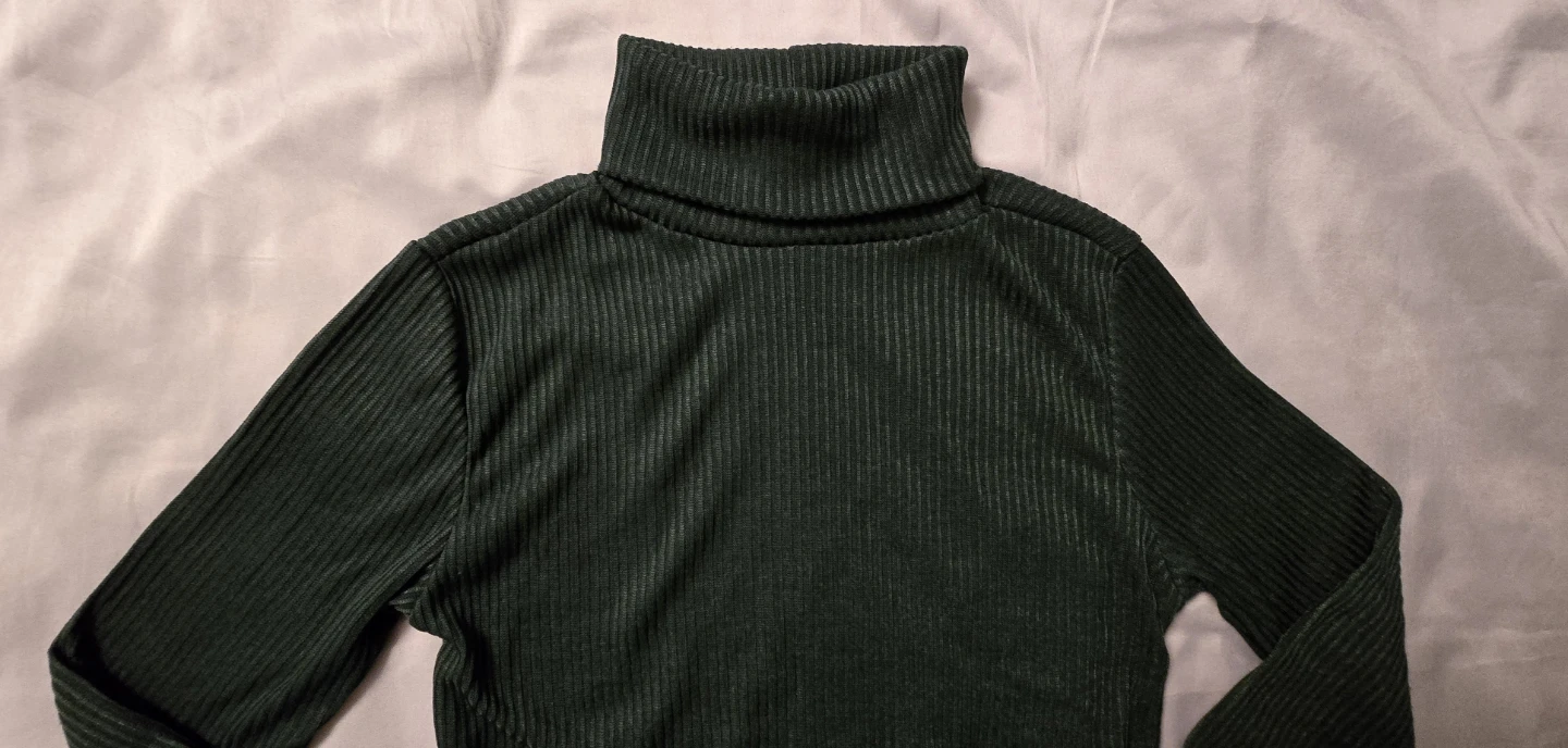 Dark Green Ribbed Turtleneck Top! Size Women's Medium - photo 2