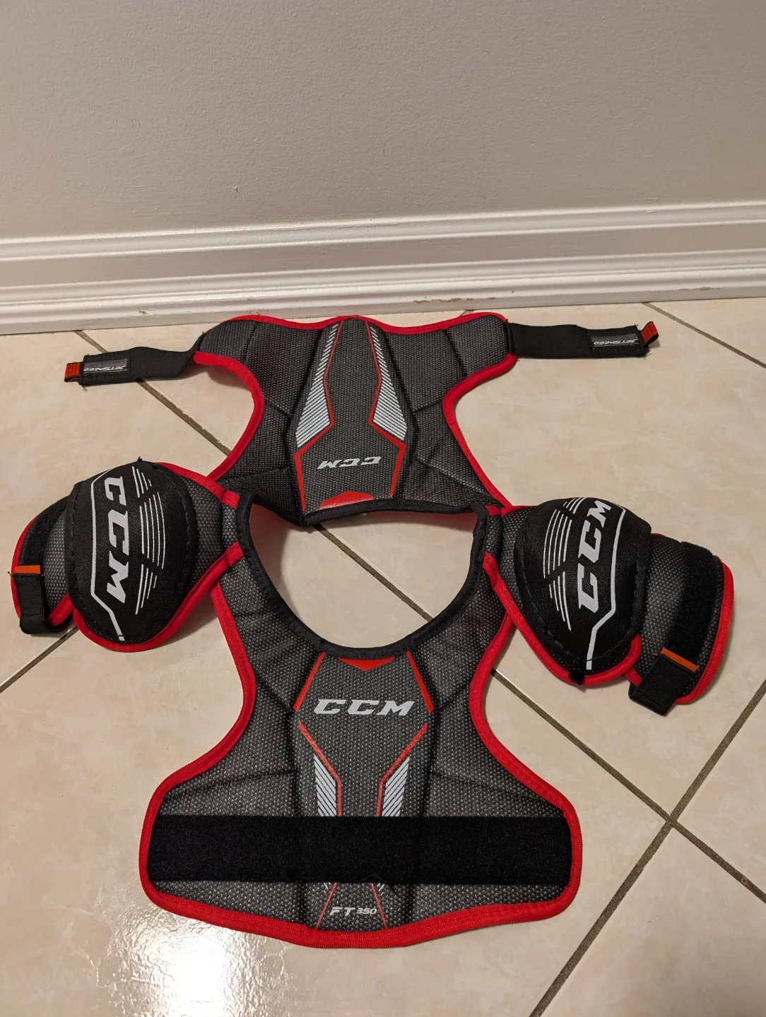 CCM JetSpeed FT350 Youth Large Shoulder Pads image indicator(3)