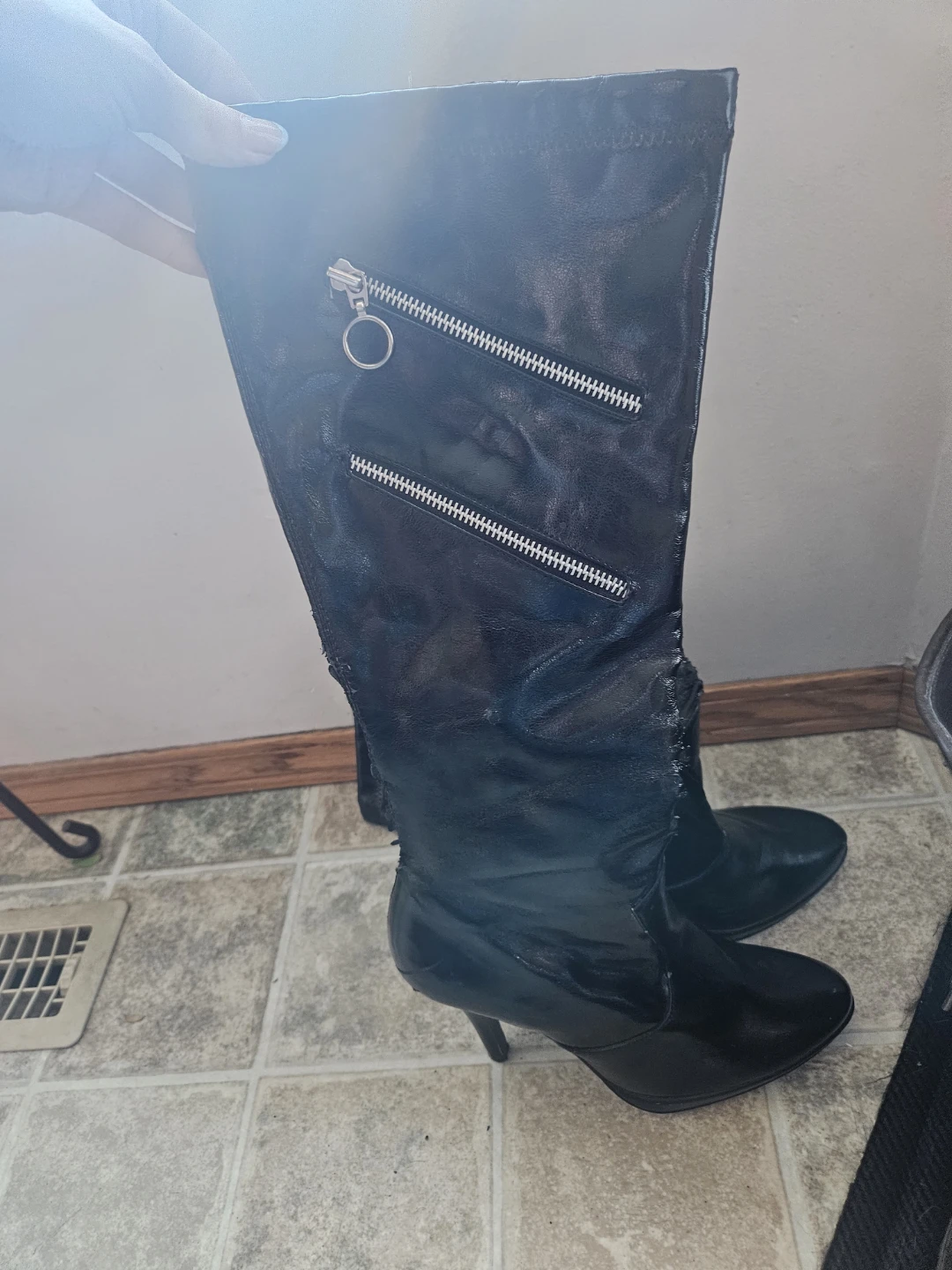 Gently Used Women's Black Leather Heels - Size 9