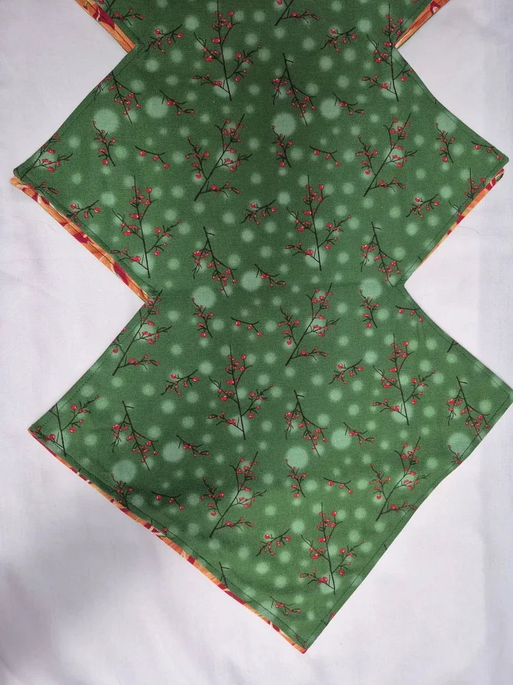 Festive Holiday Table Runner, seasonal table decor image indicator(8)