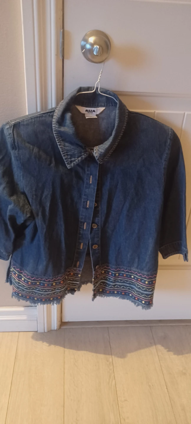 Assorted Women's Blouses & Jackets - photo 4