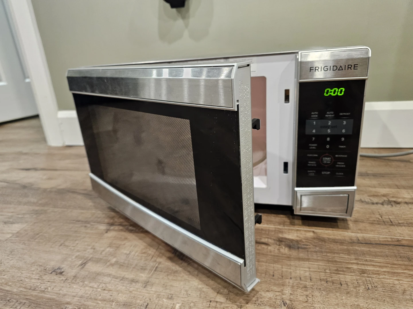 Frigidaire Microwave Oven - photo 2