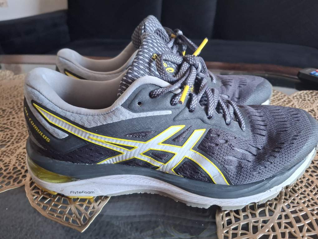 Asics Gel-Cumulus 20 Running Shoes - Grey/Yellow