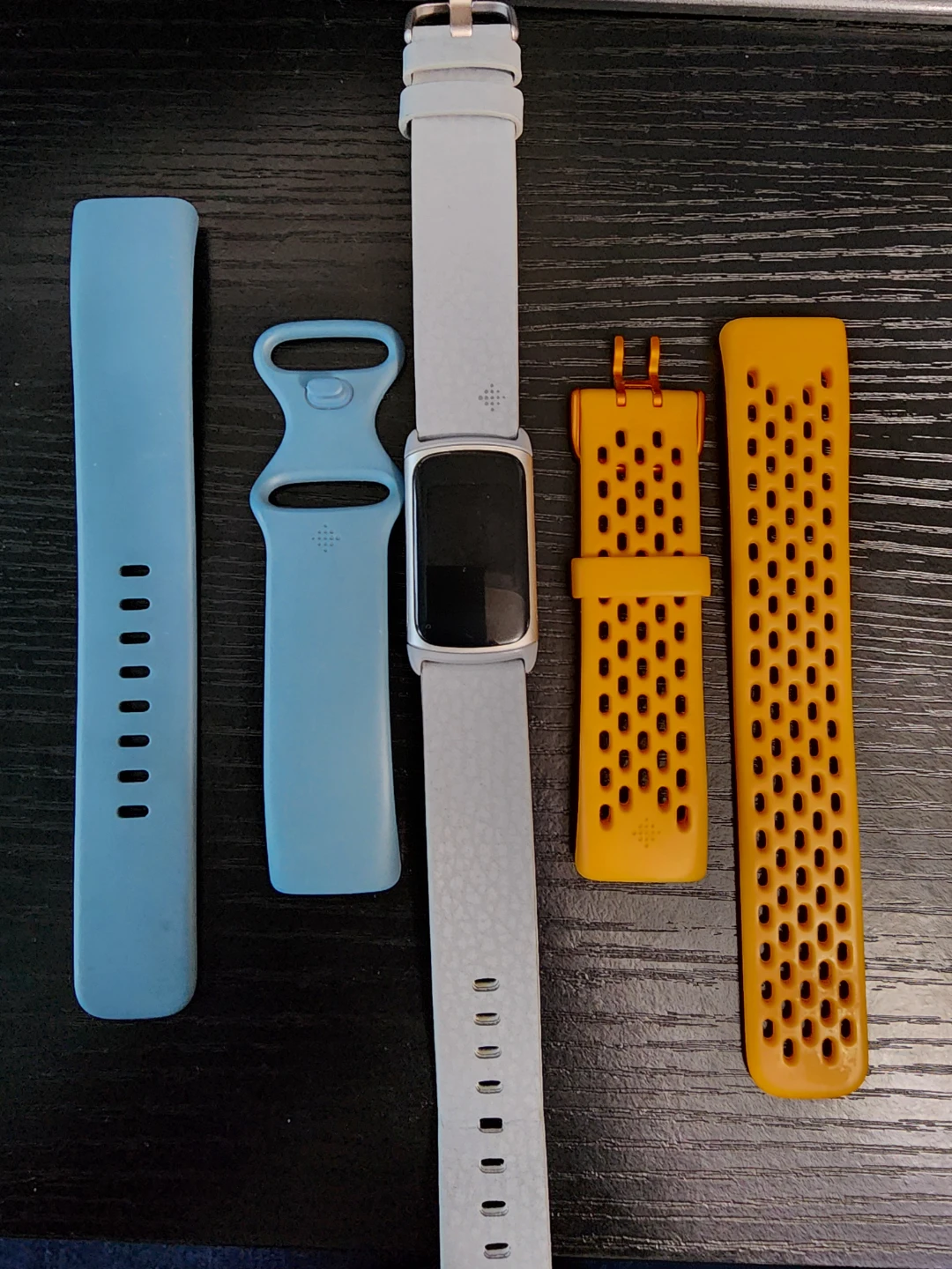 Fitbit Charge 5 -with 2 additional straps