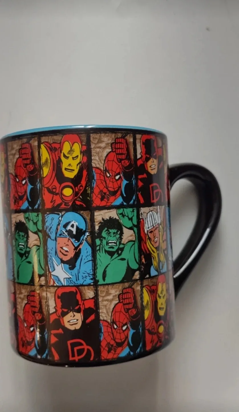 (NEW) Marvel Avengers Clock & Mug Set for X-mas 🎁 #cleanout image indicator(4)