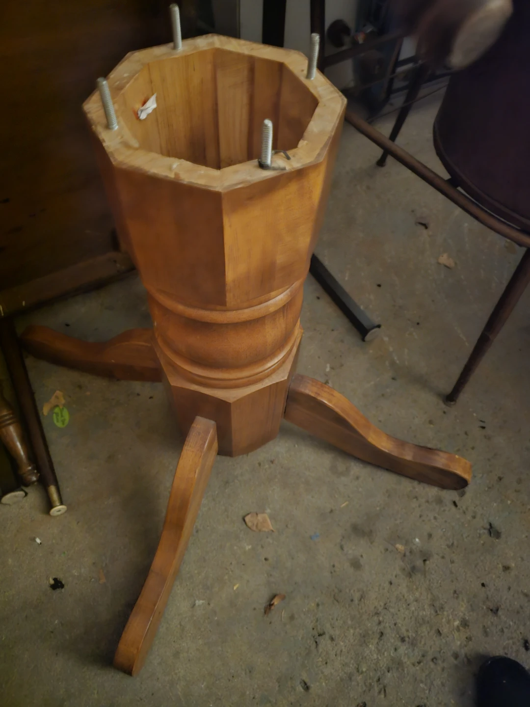 42" pedestal table - photo 2