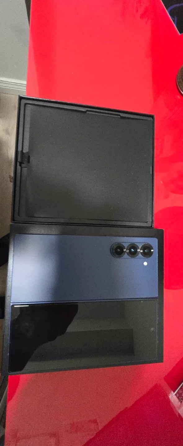 SAMSUNG GALAXY Z FOLD 6 512GB WITH SAMSUNG GALAXY WATCH ULTRA