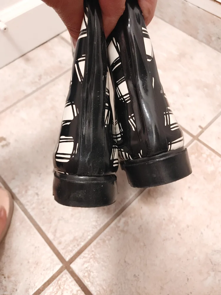Women's Black & White Plaid Rain Boots size 7 image indicator(7)