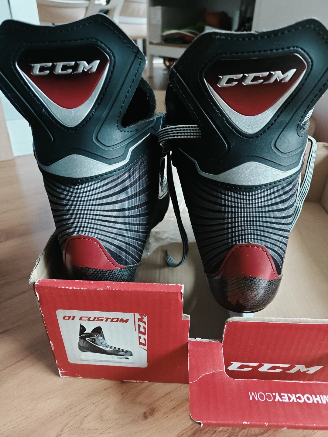 $40 BRAND NEW Men's CCM Custom 01 Ice Hockey Skates, size 8 NEG