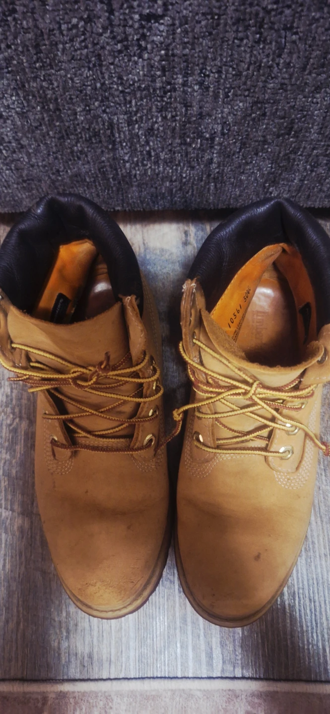 Timberland Classic Boots - Size 8 WOMEN - photo 2