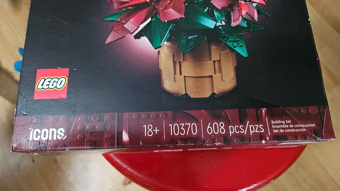 LEGO Icons Poinsettia Botanical Collection 10370 image indicator(4)