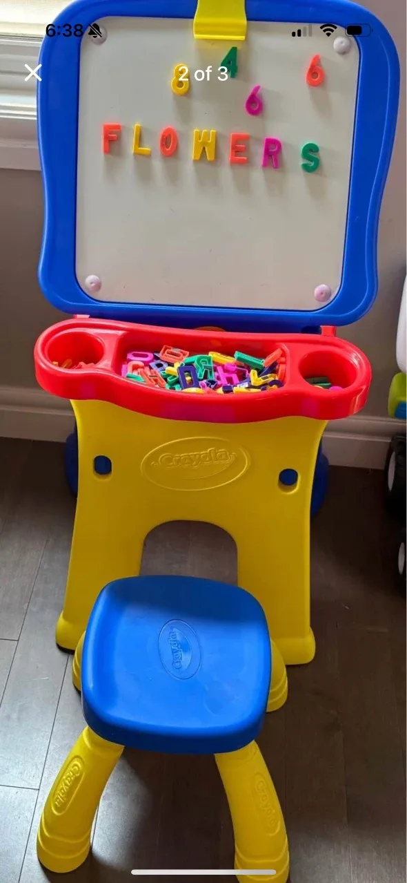 Crayola Kids Art Easel with Chair image indicator(3)