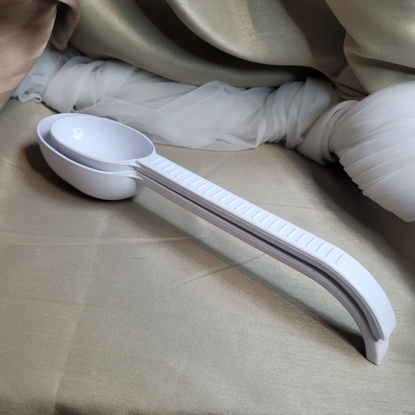 Weight Watchers 1 Cup and 1/2 Cup Spoons