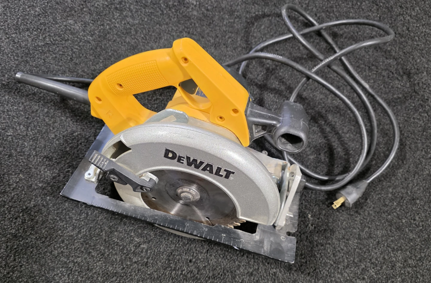 DeWalt DW359 Electric Circular Saw