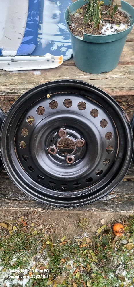 Nissan Steel Wheels - Set of 4 image indicator(7)