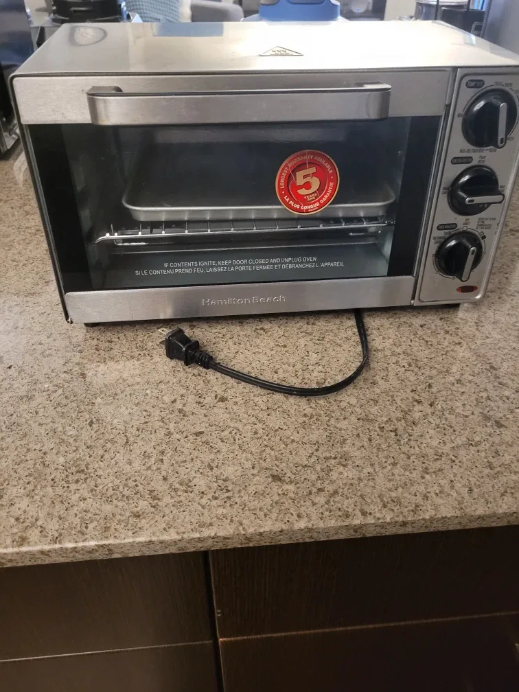 Hamilton Beach Toaster Oven with Accessories