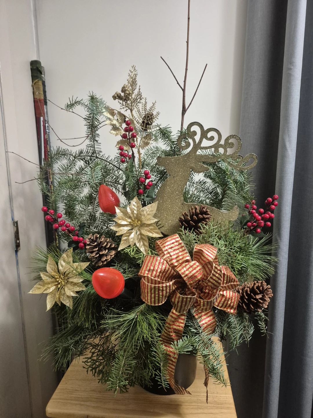 Christmas Floral Arrangement - photo 2