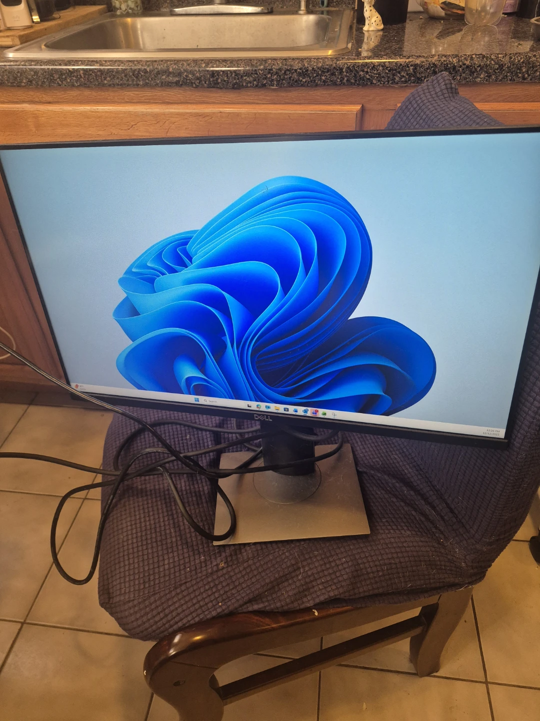 Dell Monitor- Like New ( adjustable screen)