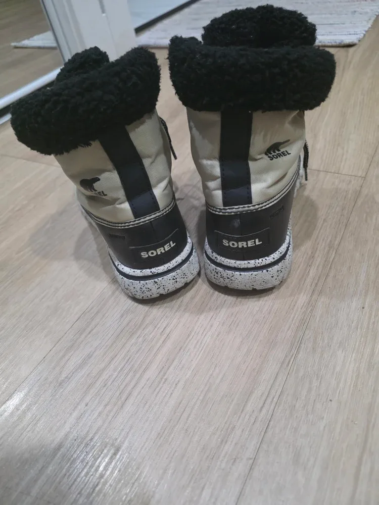 Sorel Women's Winter Boots image indicator(2)