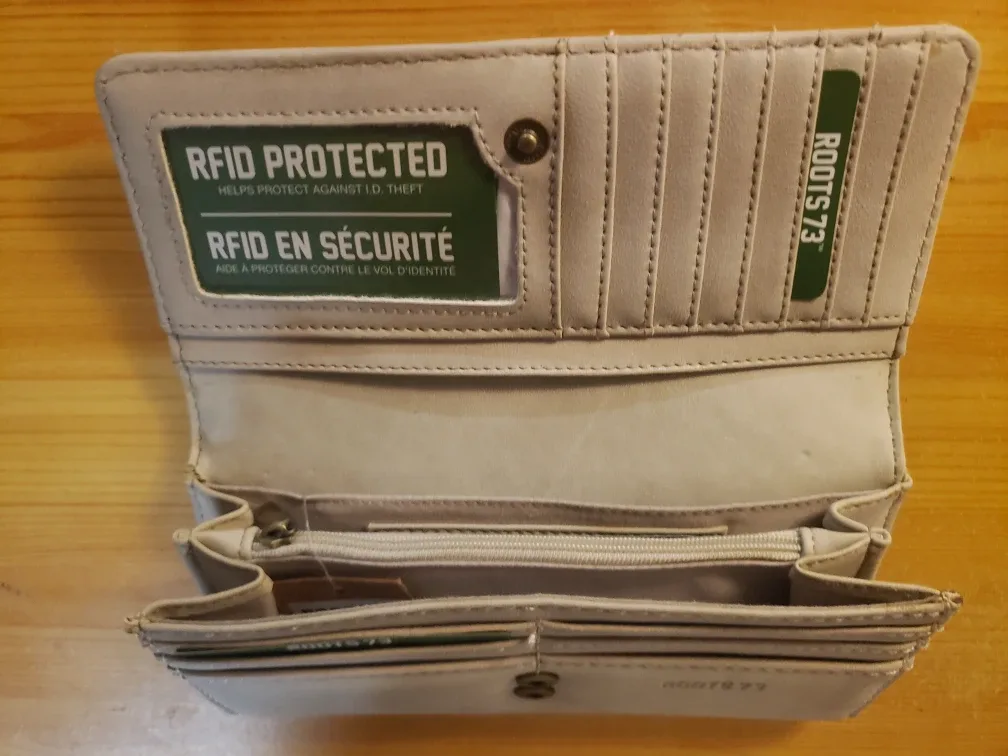 Roots73 RFID Protected Wallet image indicator(4)