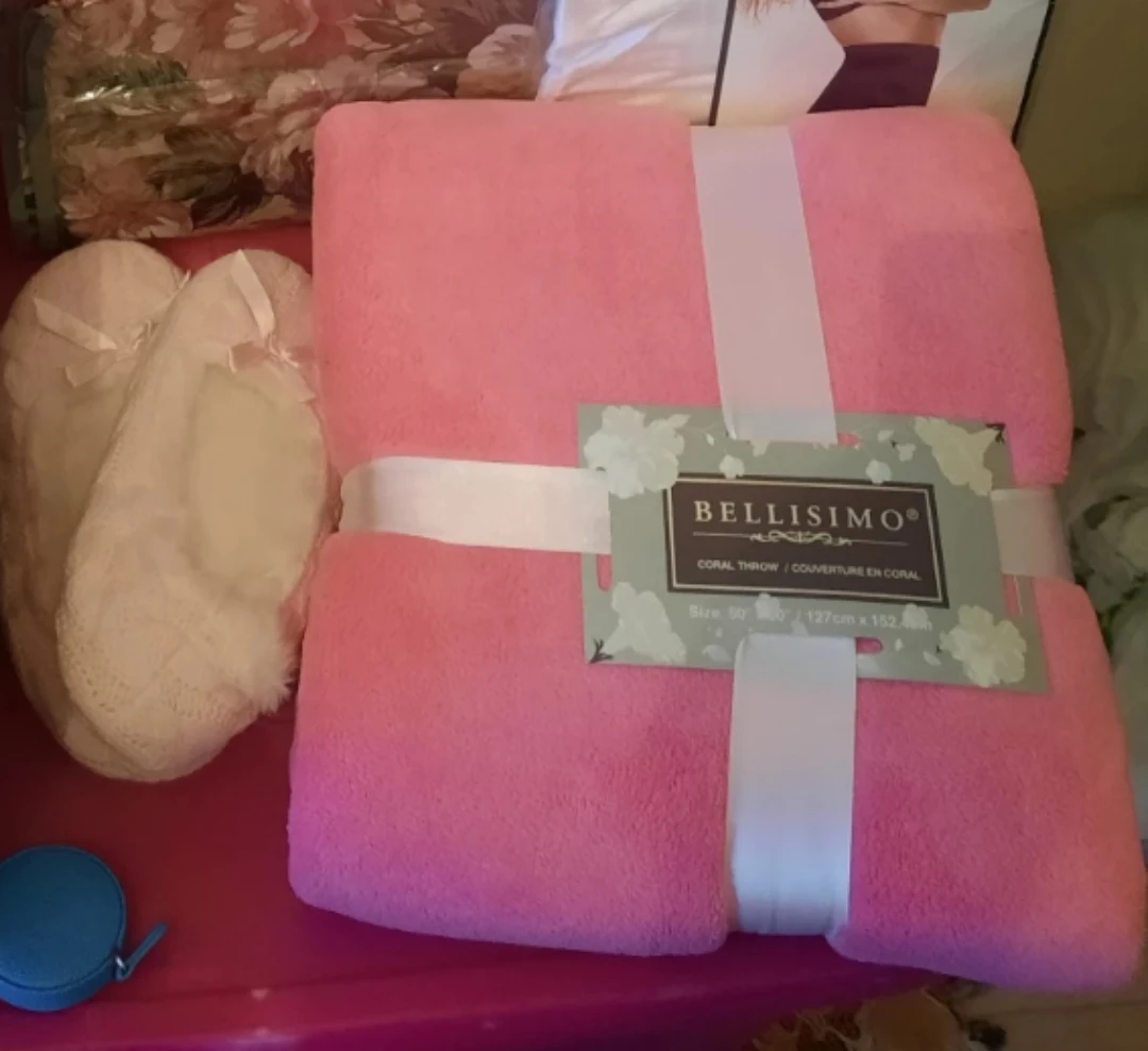 Bellisimo Coral Throw Blanket - 50"x60" - Brand New