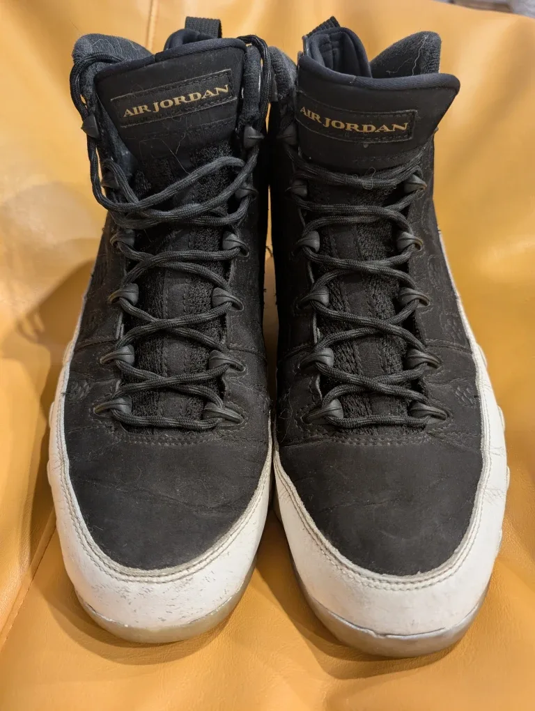 Air Jordan 9 Retro Black/White size 10