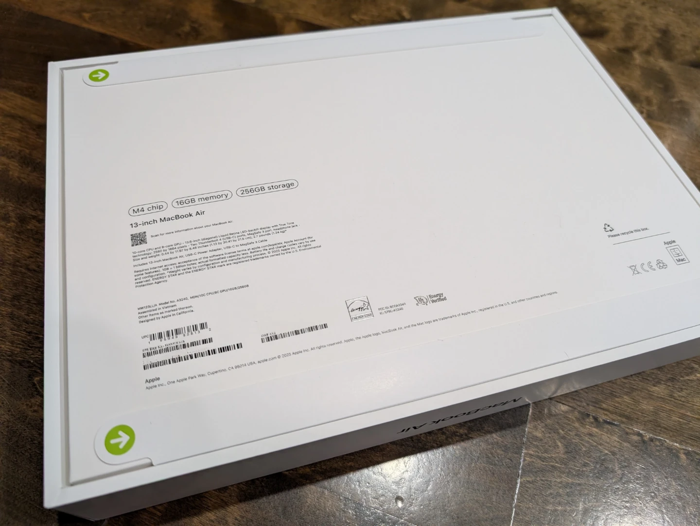 BRAND NEW IN BOX 13-inch MacBook Air M4 chip 16GB RAM 256GB - photo 3