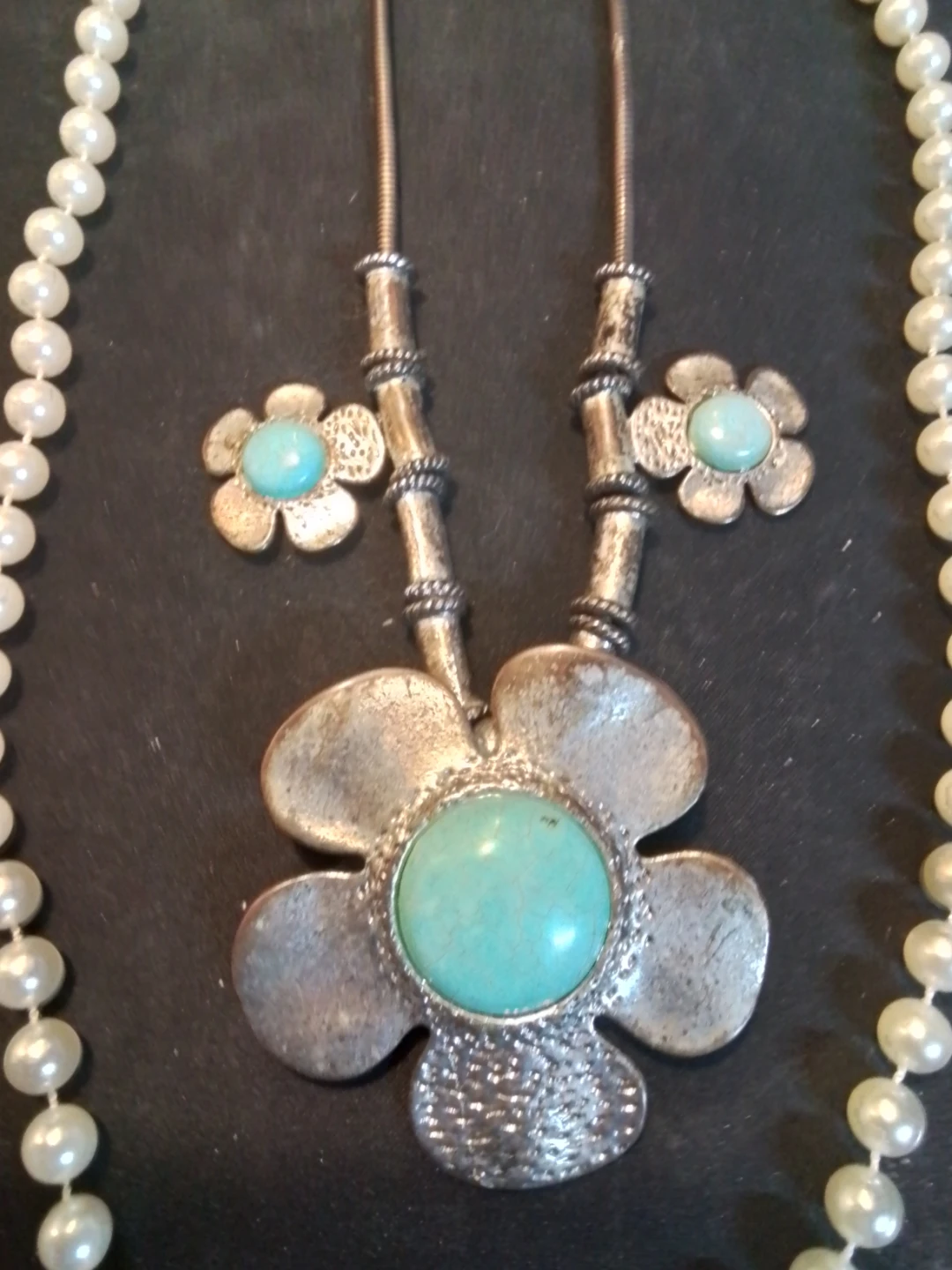 2 Vintage Necklaces - photo 2