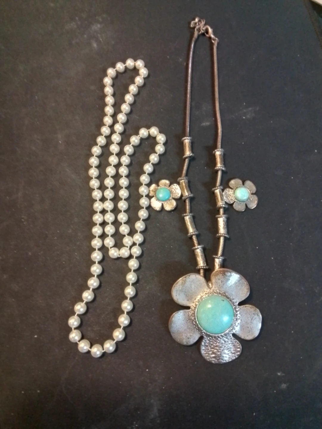 2 Vintage Necklaces - photo 5