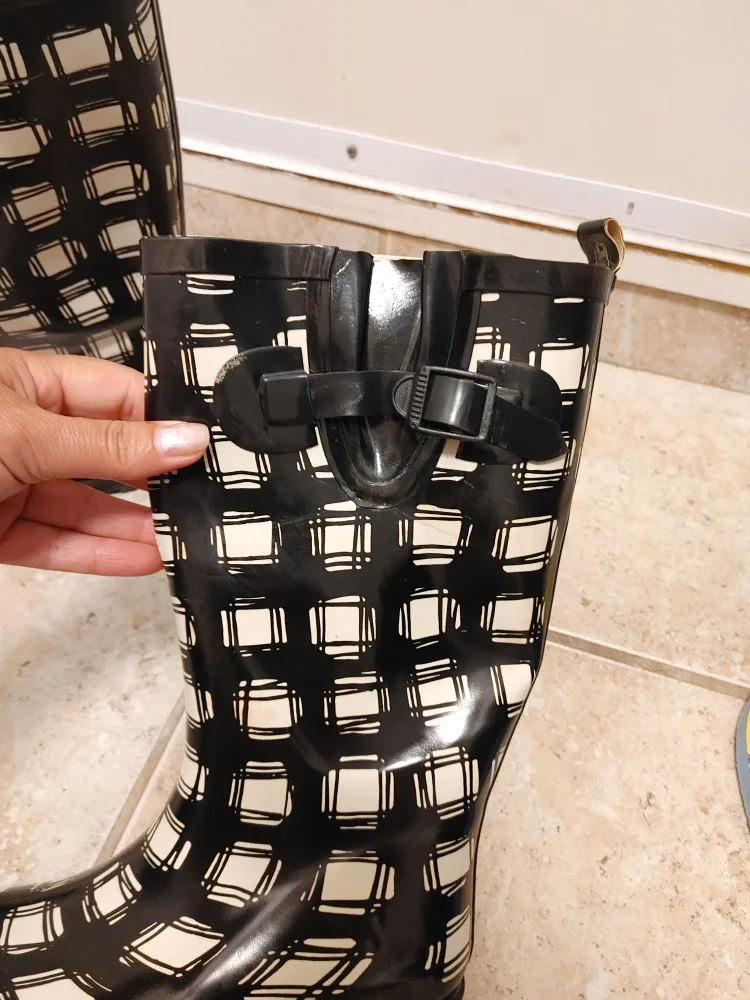 Women's Black & White Plaid Rain Boots size 7 image indicator(5)