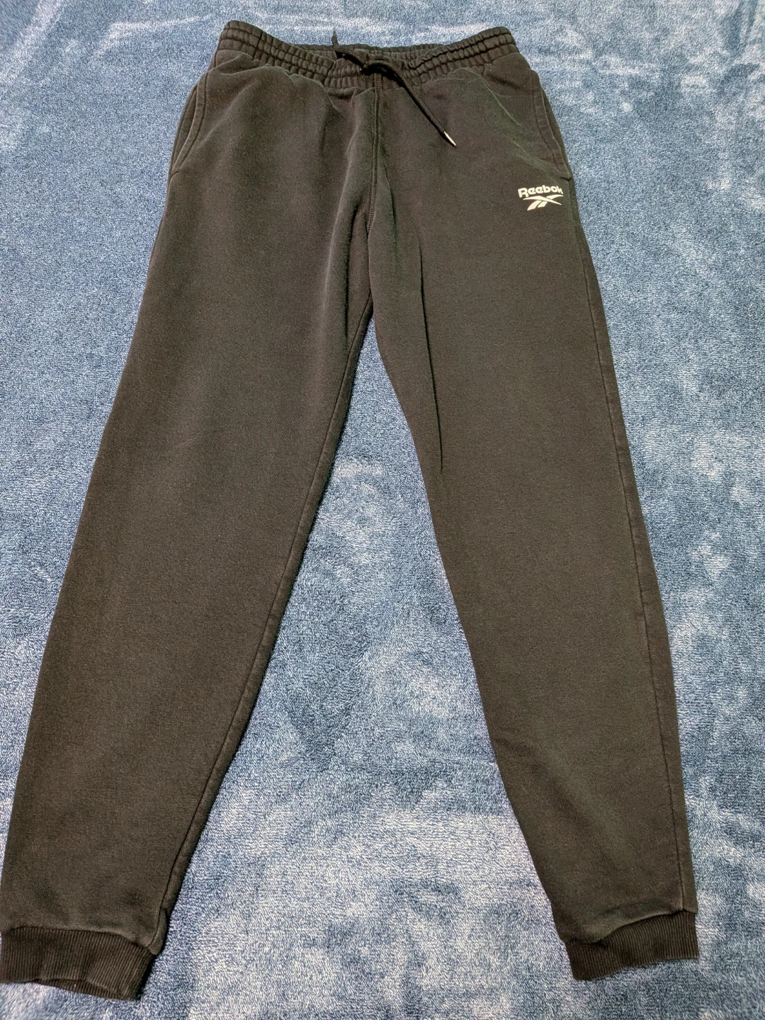 Package of 5 pairs of pants size small for men and 2 hoodies - photo 4