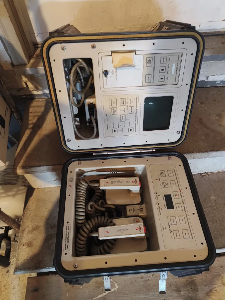 Defibrillator in Hard Case image indicator(4)