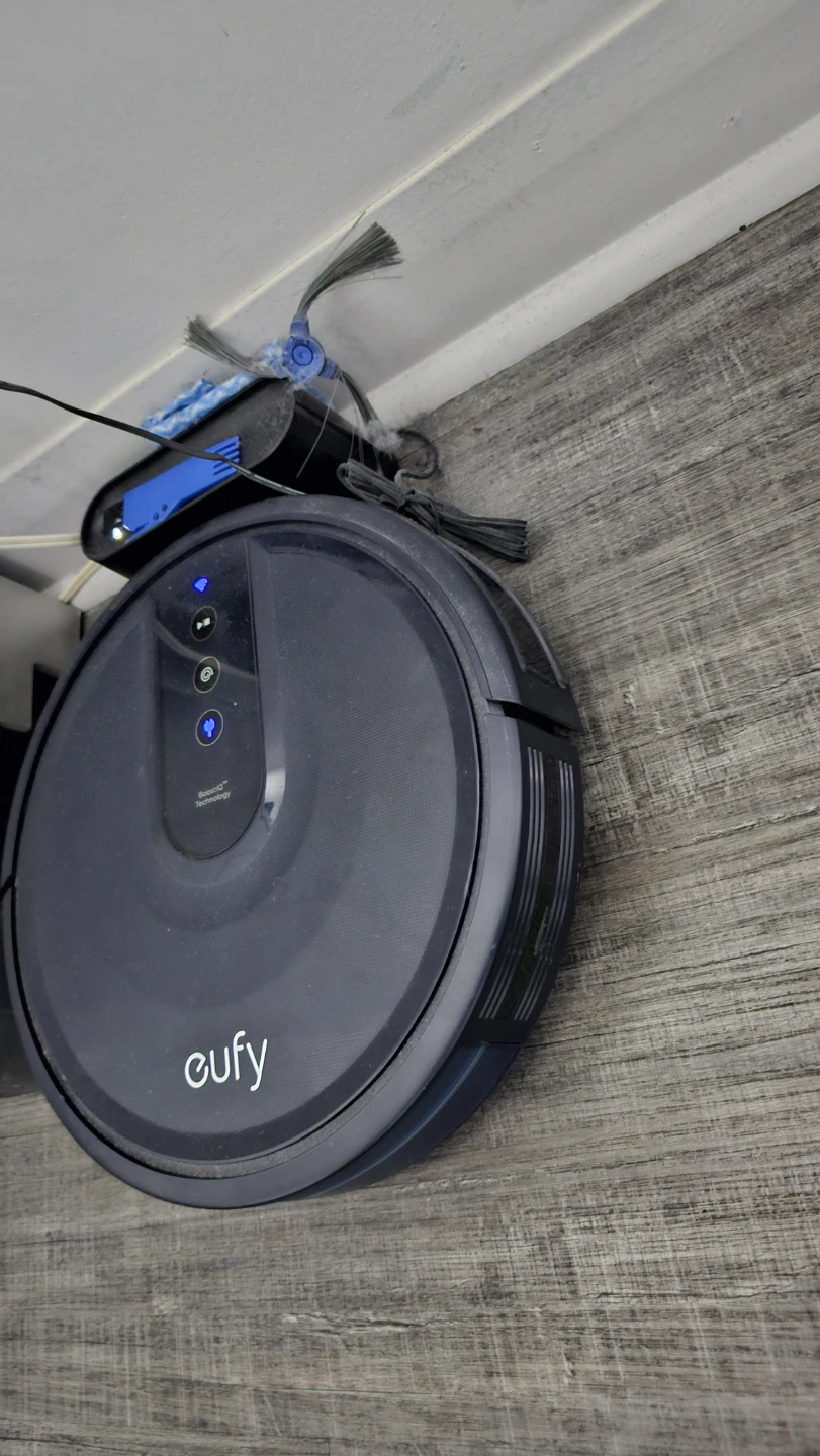 Eufy RoboVac 25c - Great Condition! - photo 2