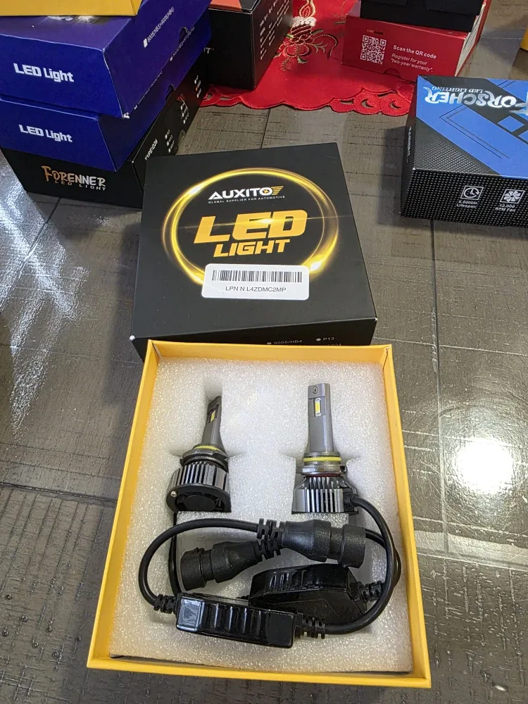 AUXITO 9005 LED Headlight Bulbs image indicator(8)
