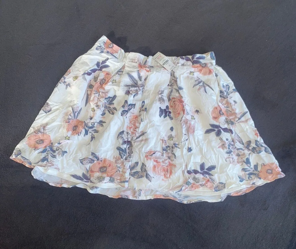 Ardene Floral Skirt - Size L/G image indicator(2)