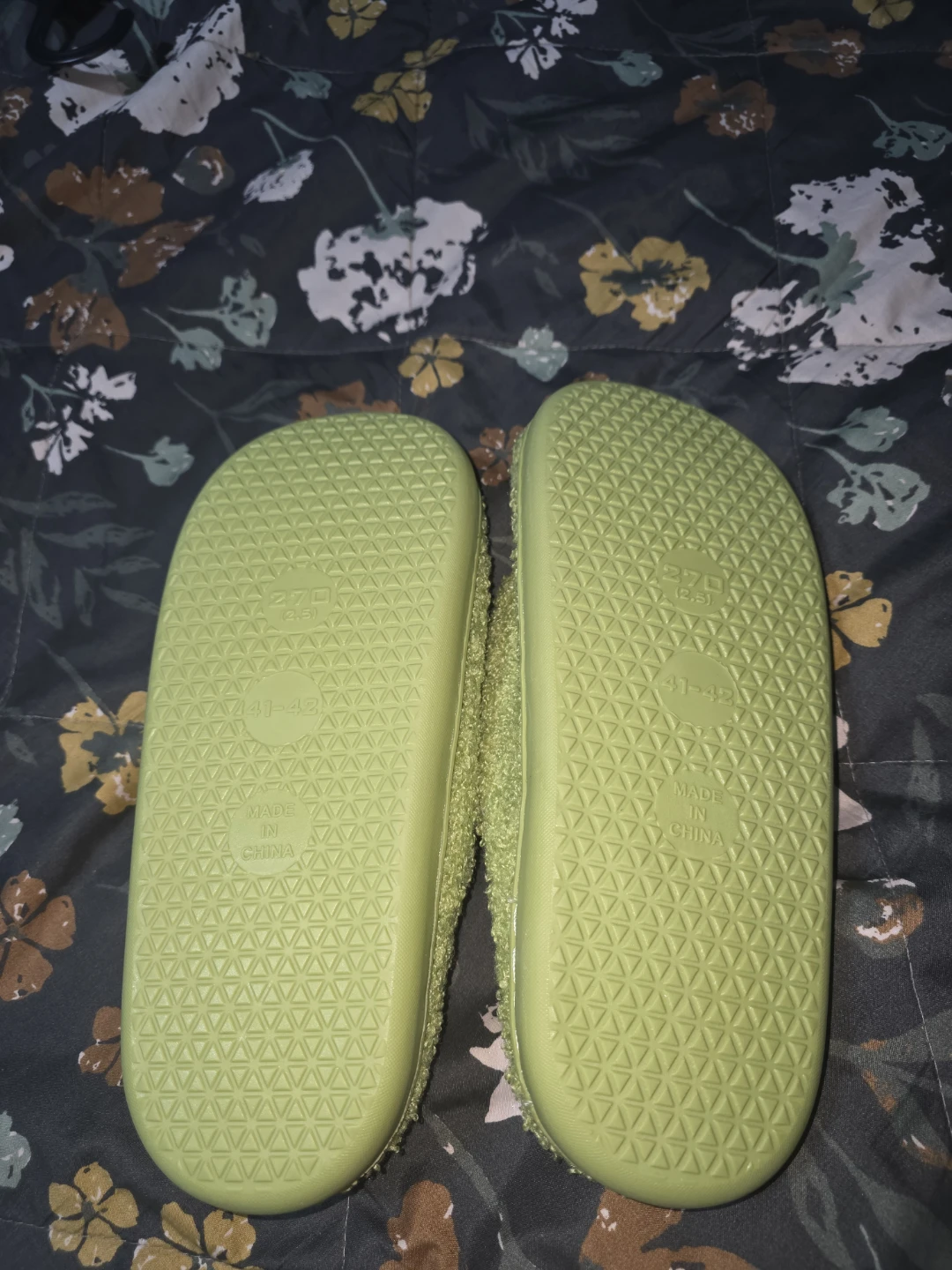 Grinch Slippers Size 8 - photo 3