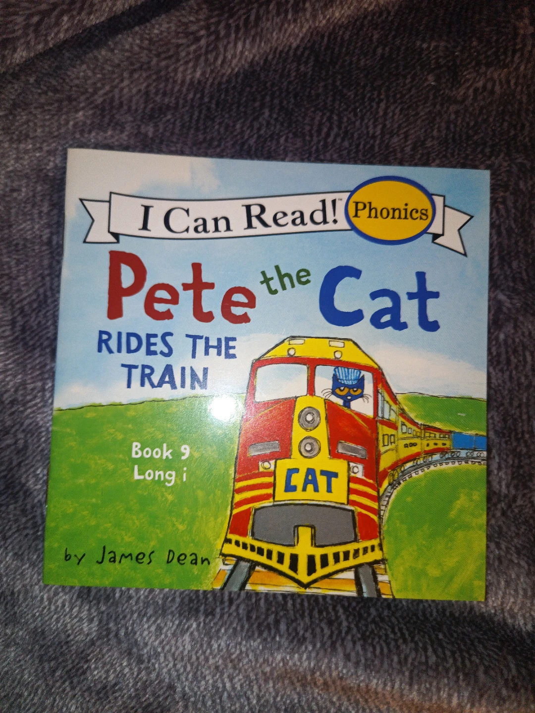 Pete the Cat I Can Read! Phonics Book Series by James Dean - photo 3