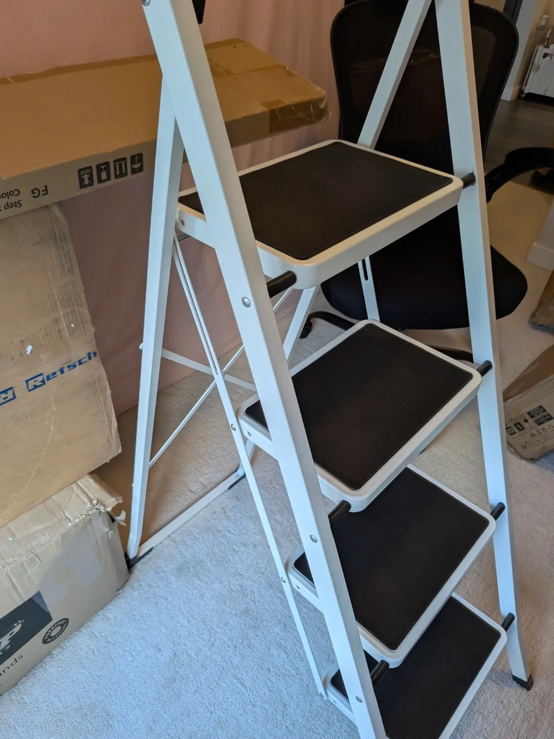 Folding 4-Step Ladder - White image indicator(3)